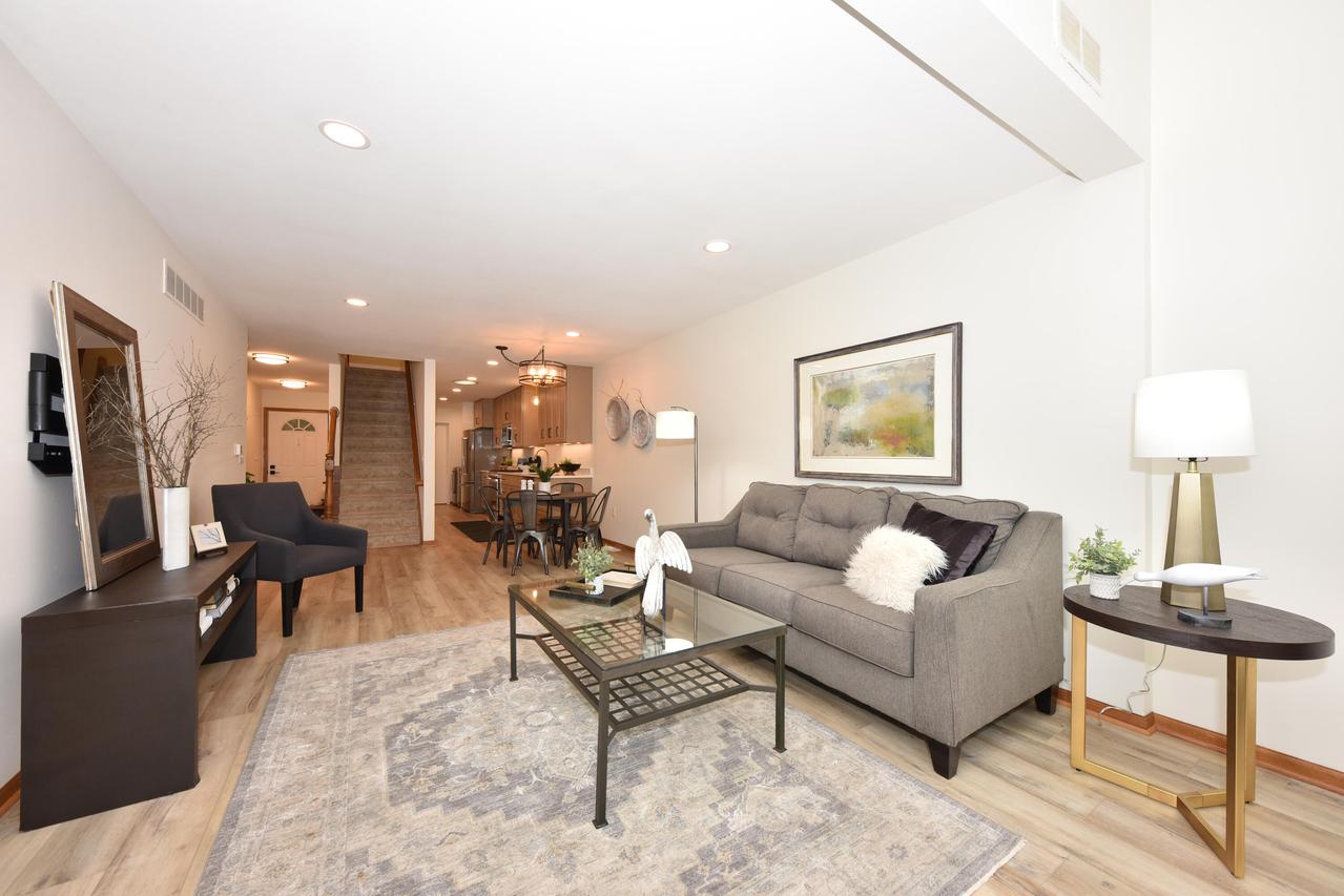 359 Hartford Sq #5, Hartford, WI 53027