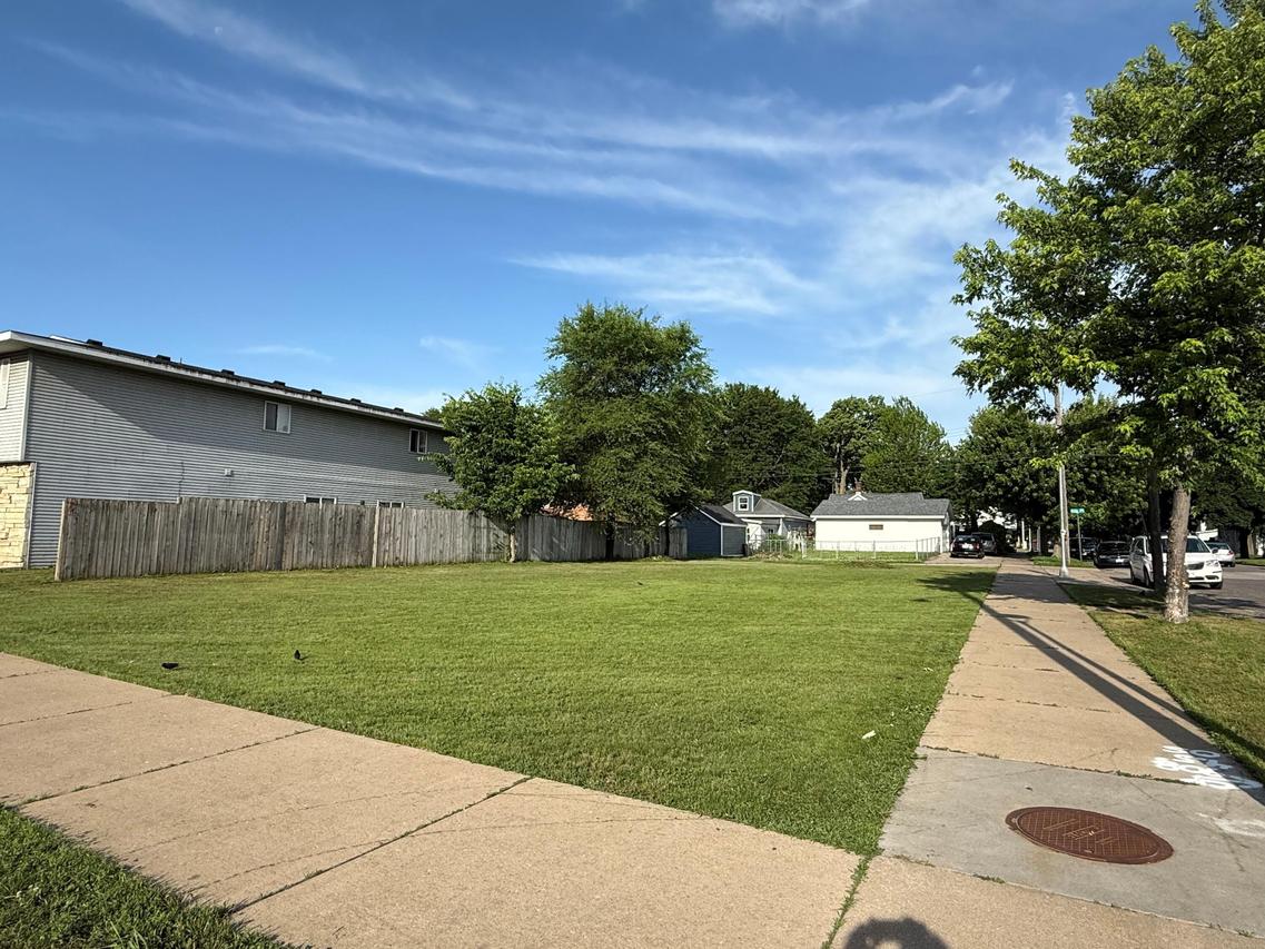 1202 West Ave, La Crosse, WI 54601