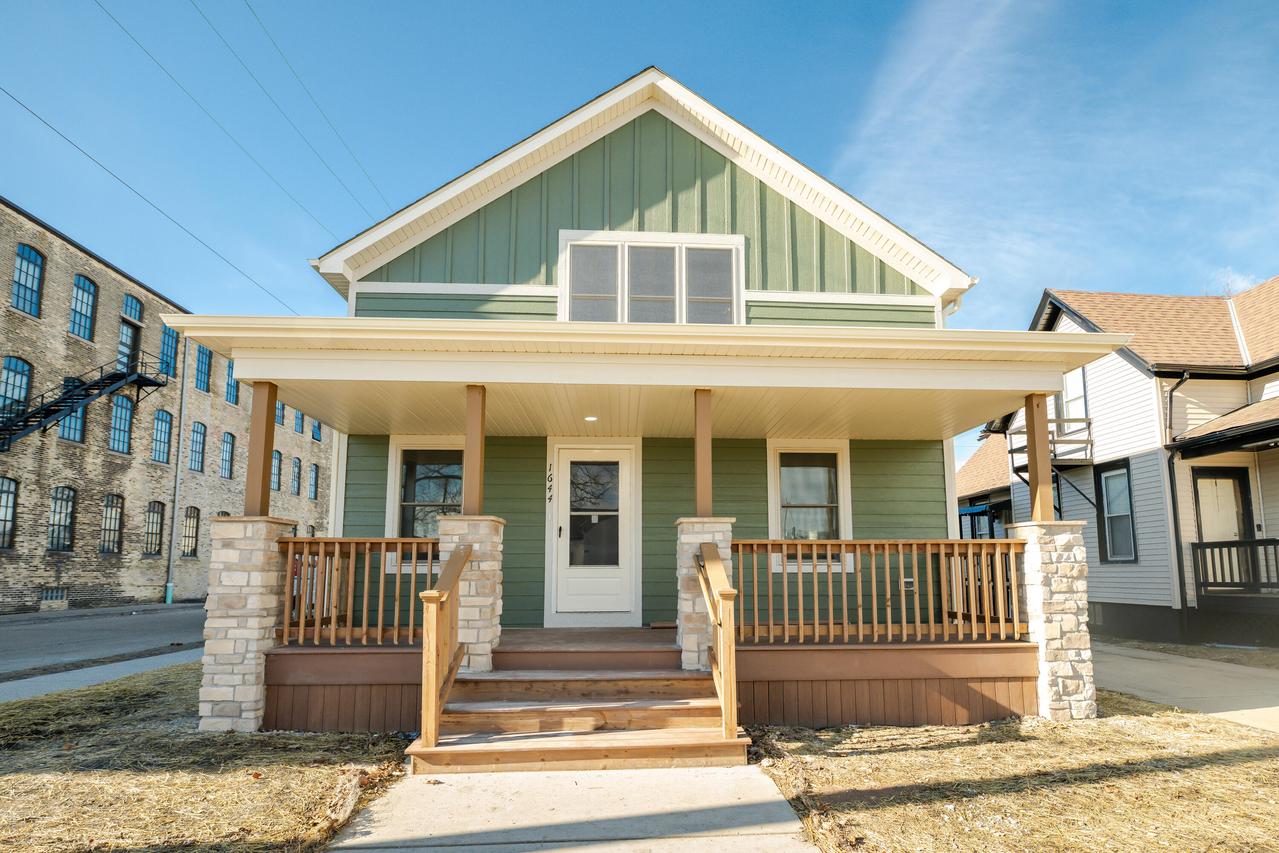 1644 S Memorial Dr, Racine, WI 53403