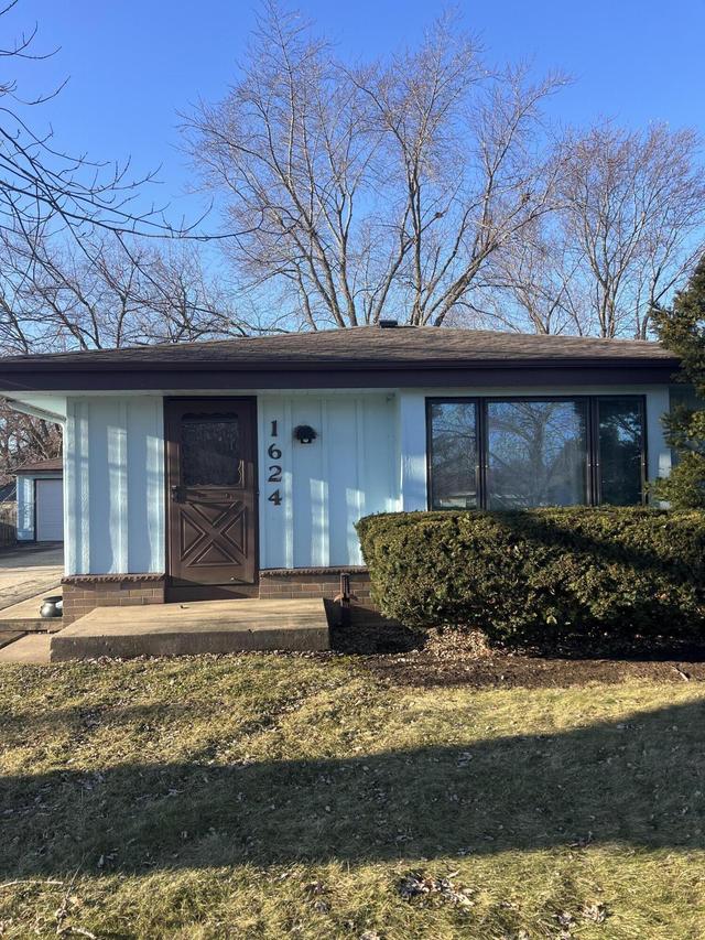 1624 Kuiper Ln, Mount Pleasant, WI 53406