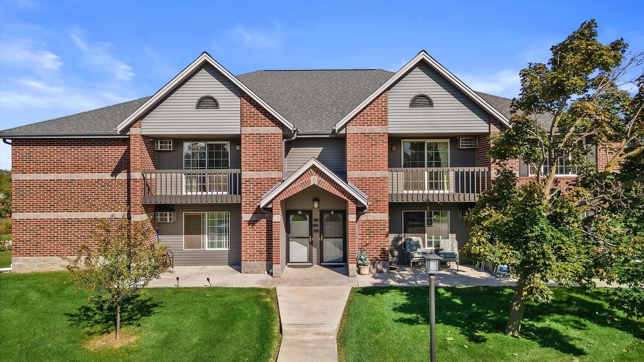 S75W16788 Jacob Ct #12, Muskego, WI 53150