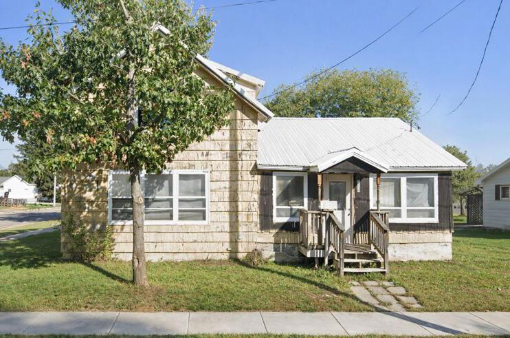 1208 Academy St, Elroy, WI 53929