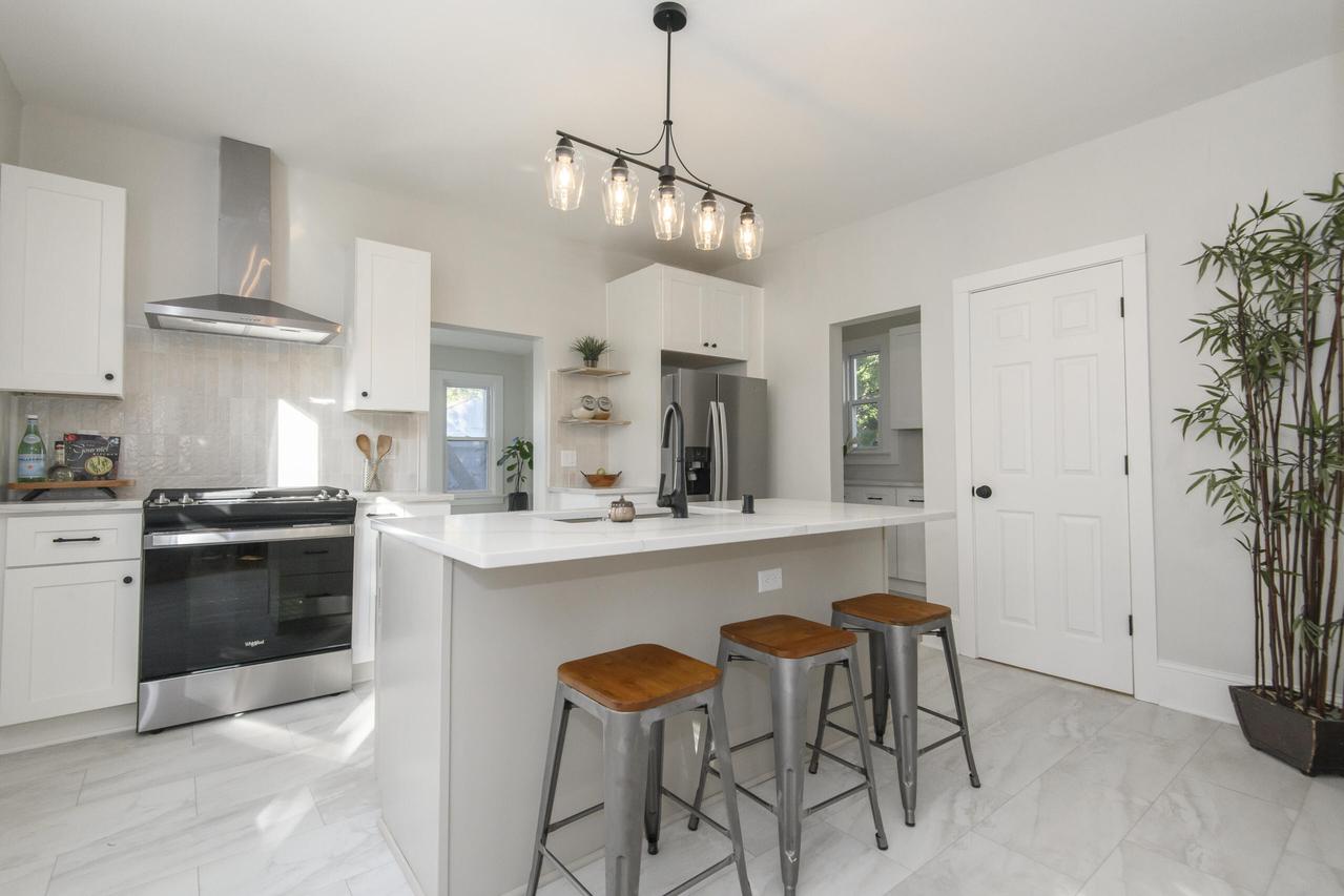 2911 N Newhall St, Milwaukee, WI 53211