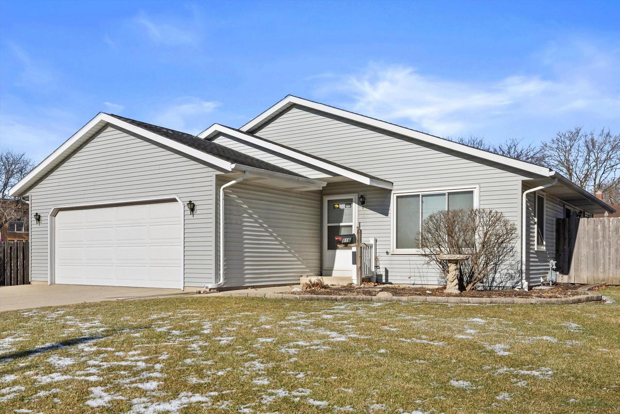 816 16th Ave, Union Grove, WI 53182