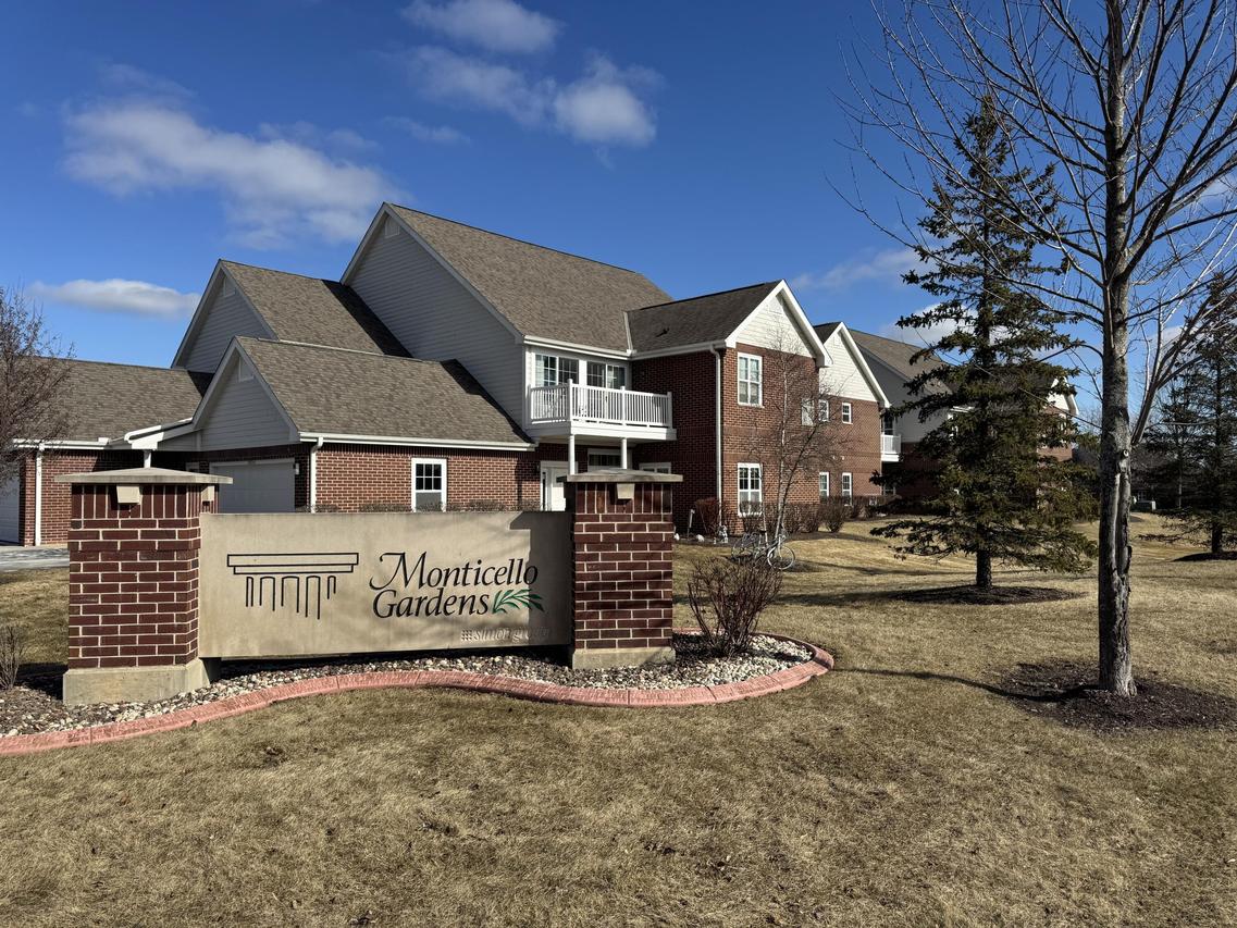 12374 W Virginia Cir #7, Franklin, WI 53132