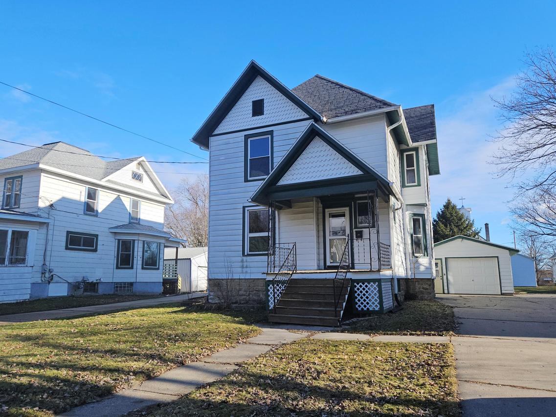 215 N Main St, Reeseville, WI 53579