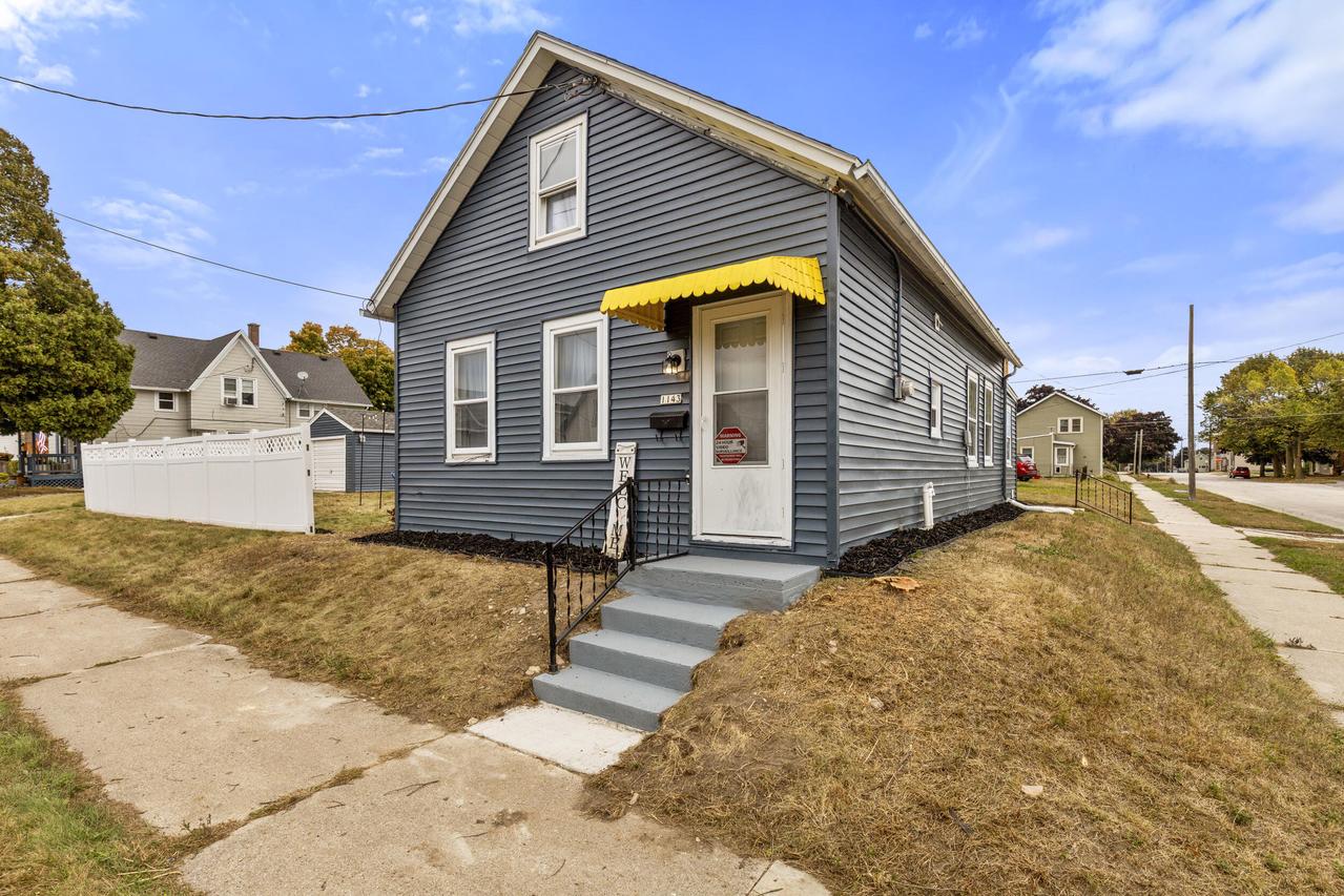 1143 S 23rd St, Manitowoc, WI 54220