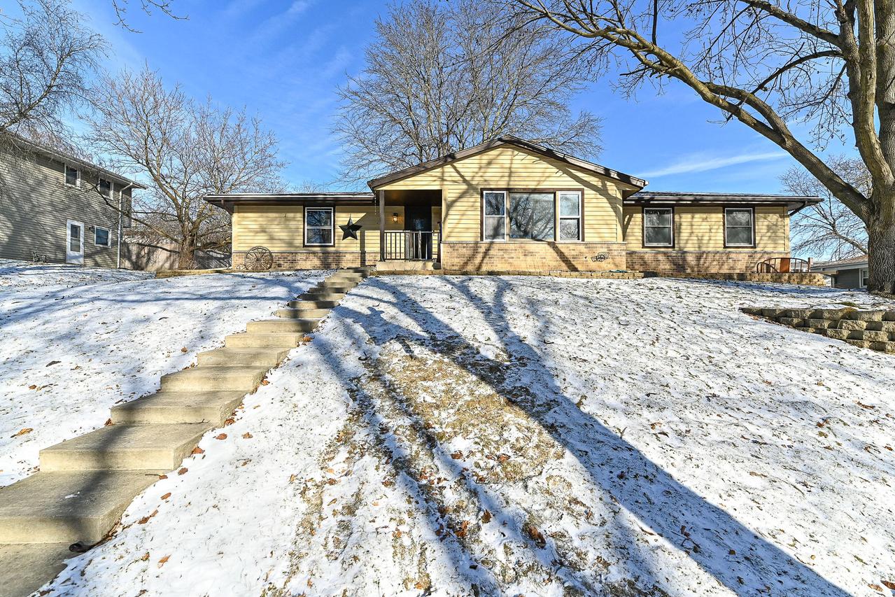 2710 Lander Ln, Waukesha, WI 53188