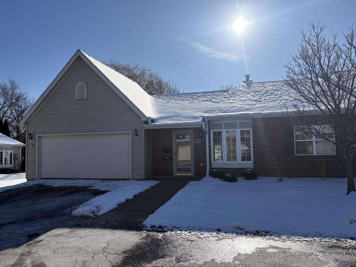 5228 S Hidden Dr, Greenfield, WI 53221