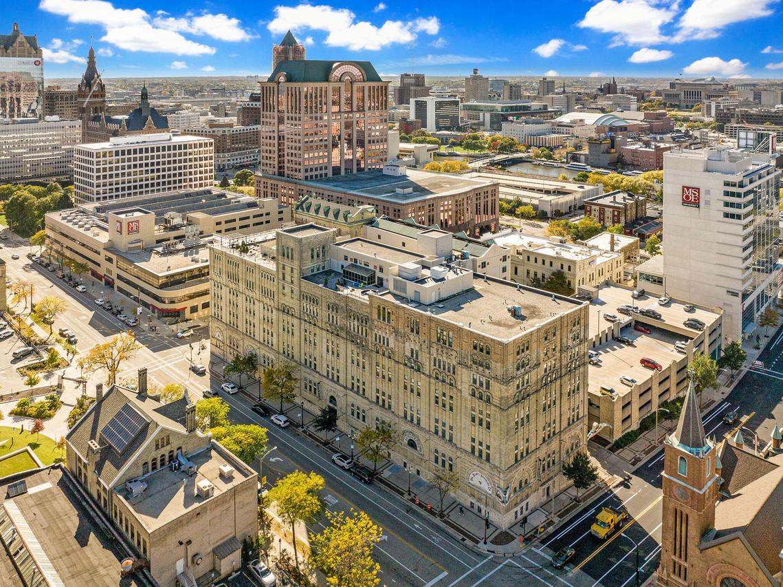 270 E Highland Ave #437, Milwaukee, WI 53202