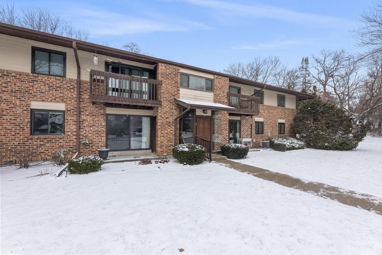321 Park Hill #A, Pewaukee, WI 53072