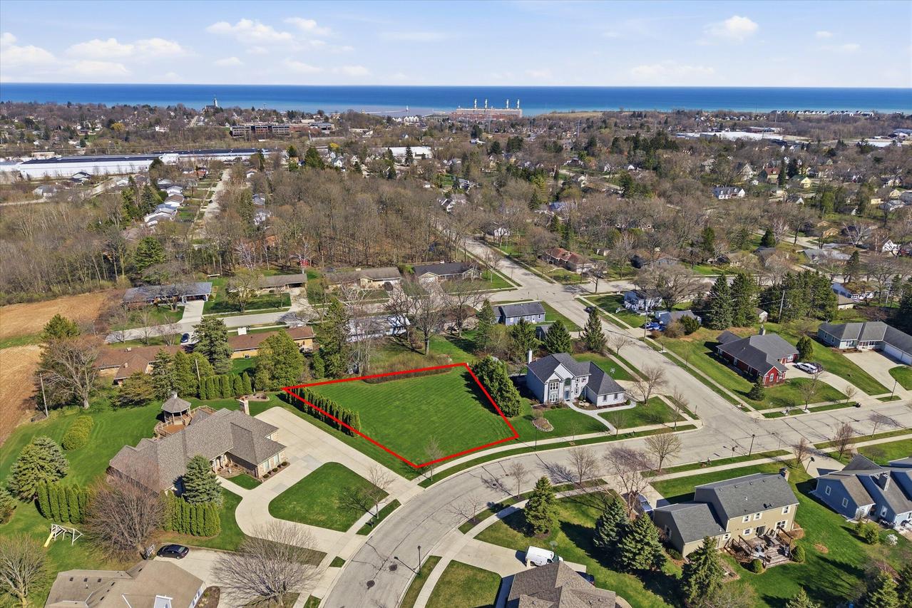 312 Regatta Dr, Port Washington, WI 53074