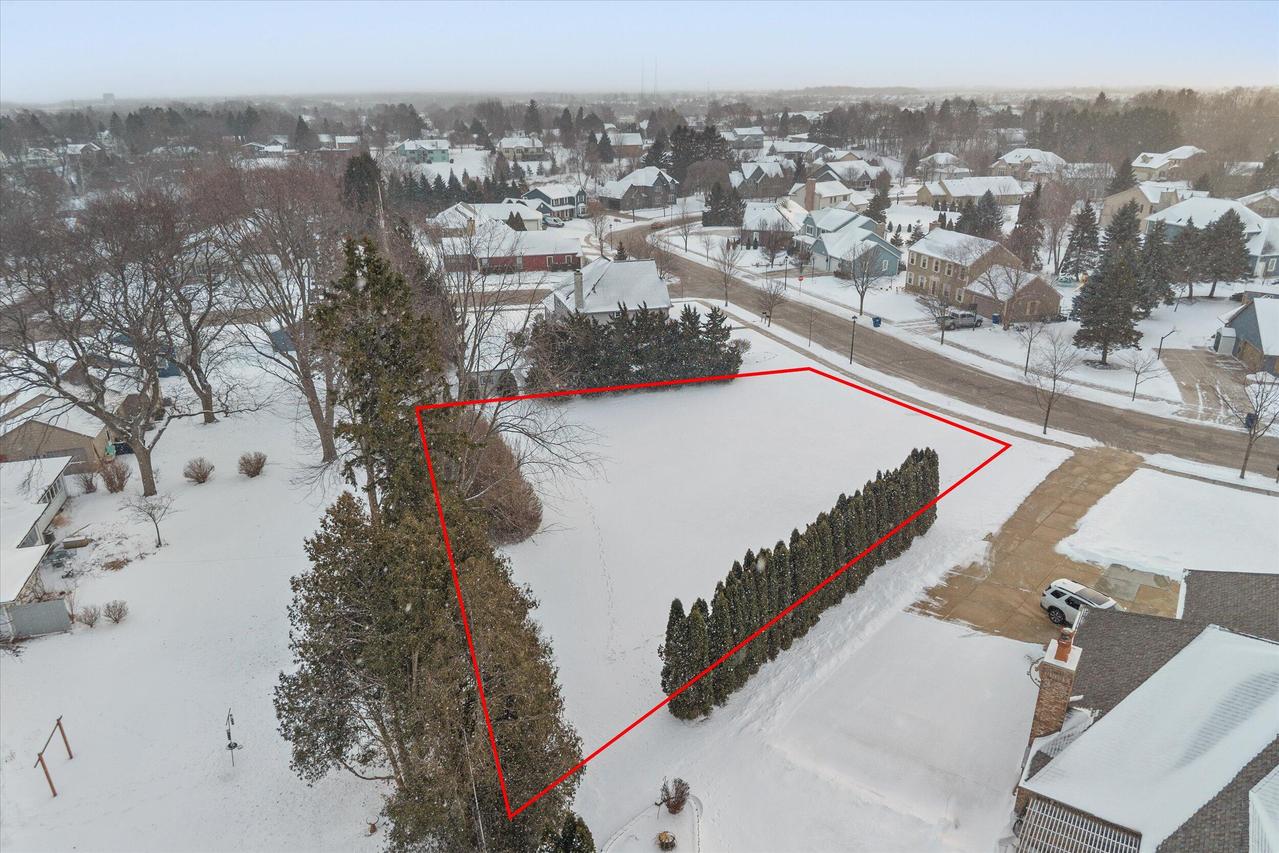 312 Regatta Dr, Port Washington, WI 53074