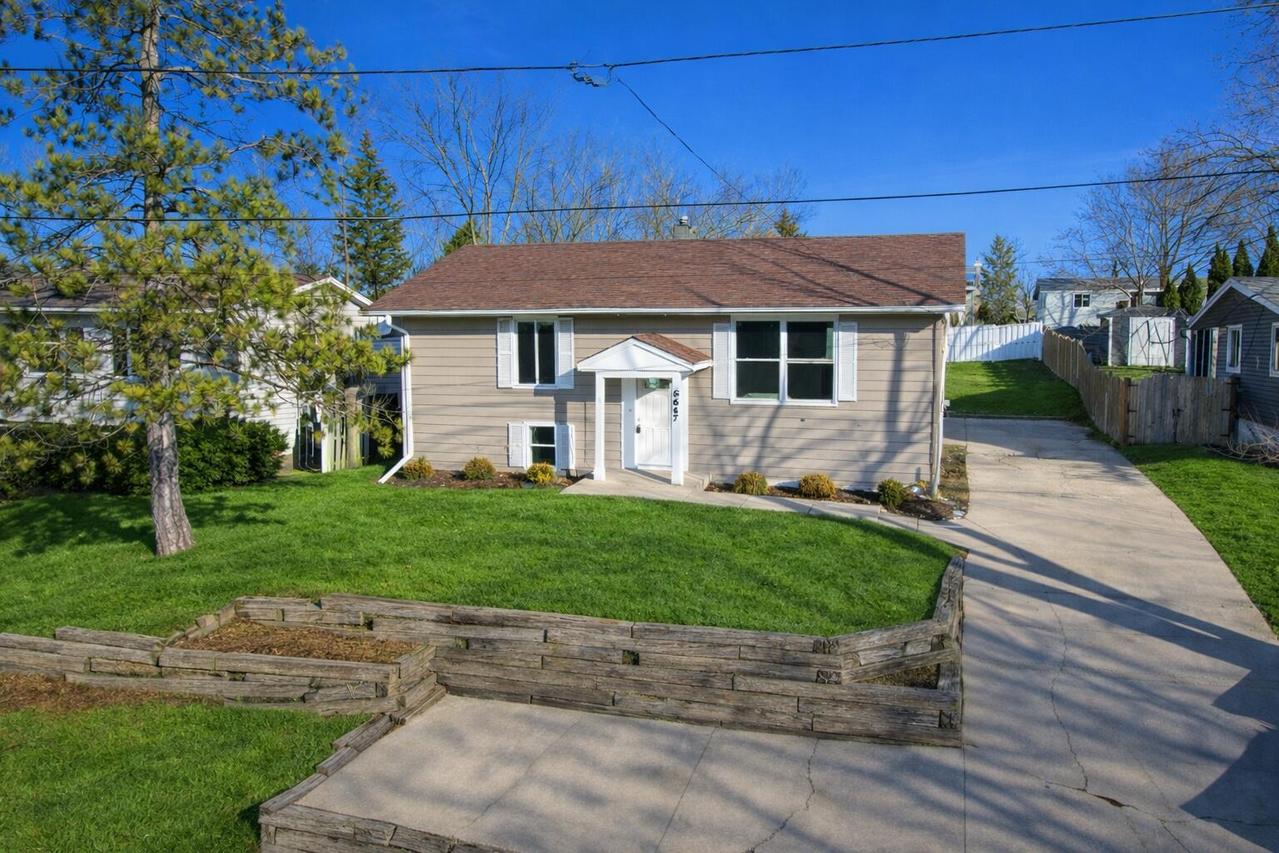 6617 236th Ave, Paddock Lake, WI 53168