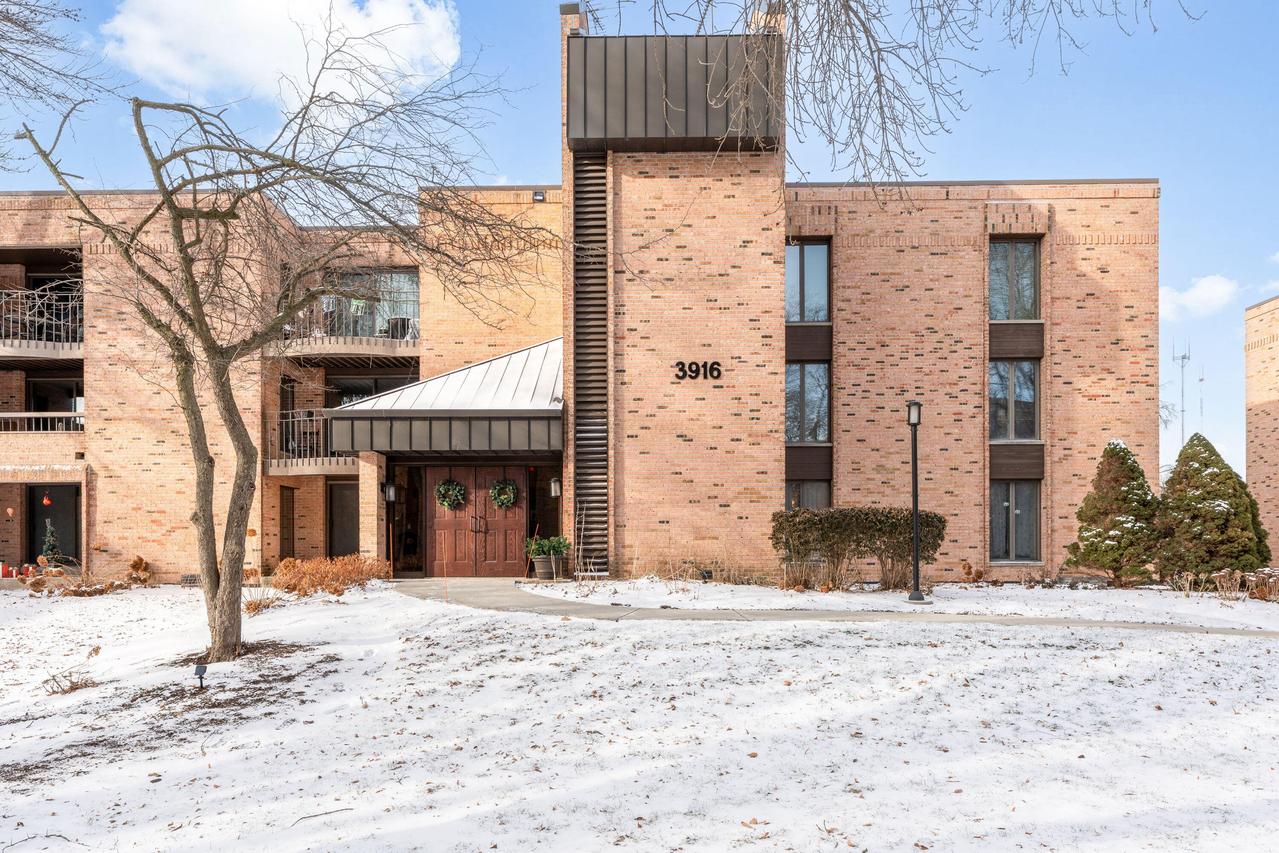 3916 N Oakland Ave #224, Shorewood, WI 53211