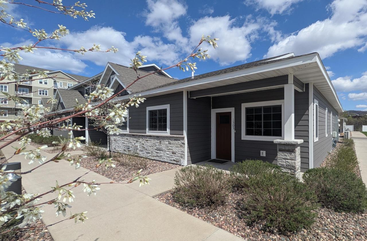 1303 Hagar St, La Crosse, WI 54603