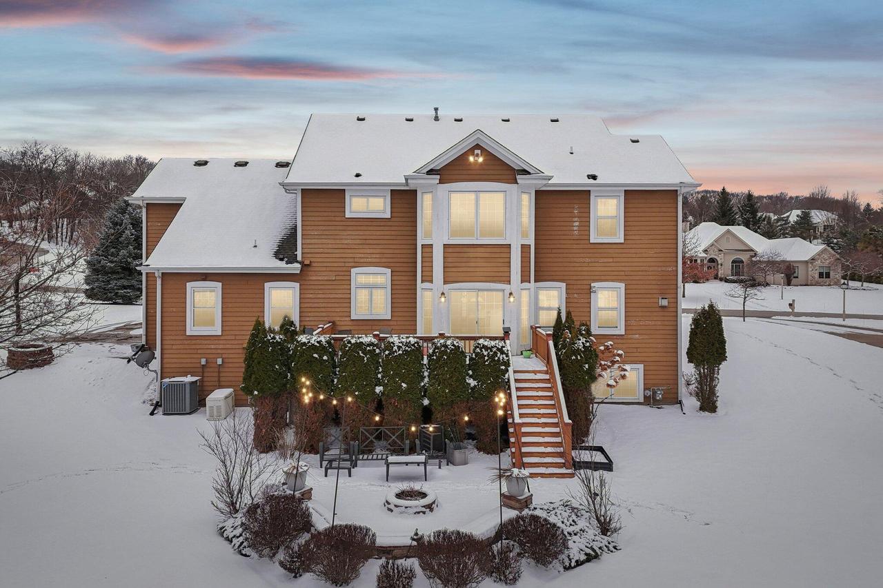 W291N4174 Prairie Wind Cir, Delafield, WI 53072