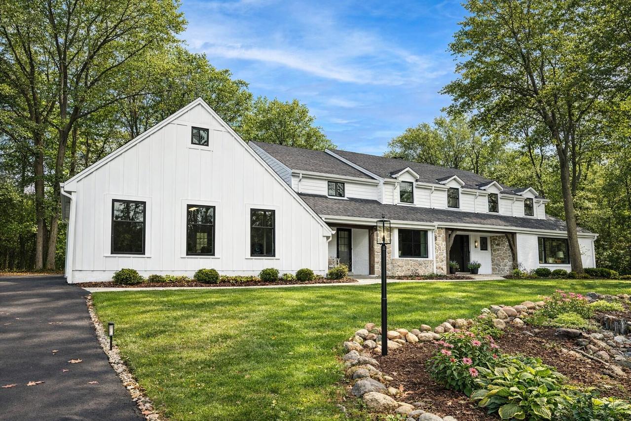 10525 N Fairway Ln, Mequon, WI 53092