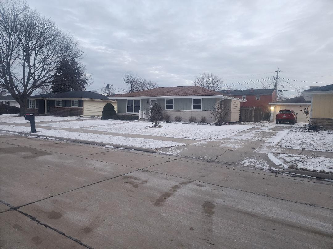 725 Sydney Dr, Racine, WI 53402