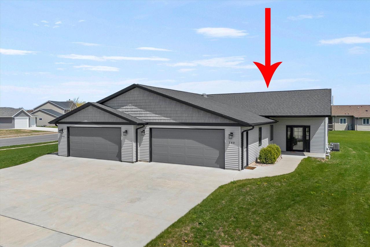 140 Sunrise Ct, Cedar Grove, WI 53013