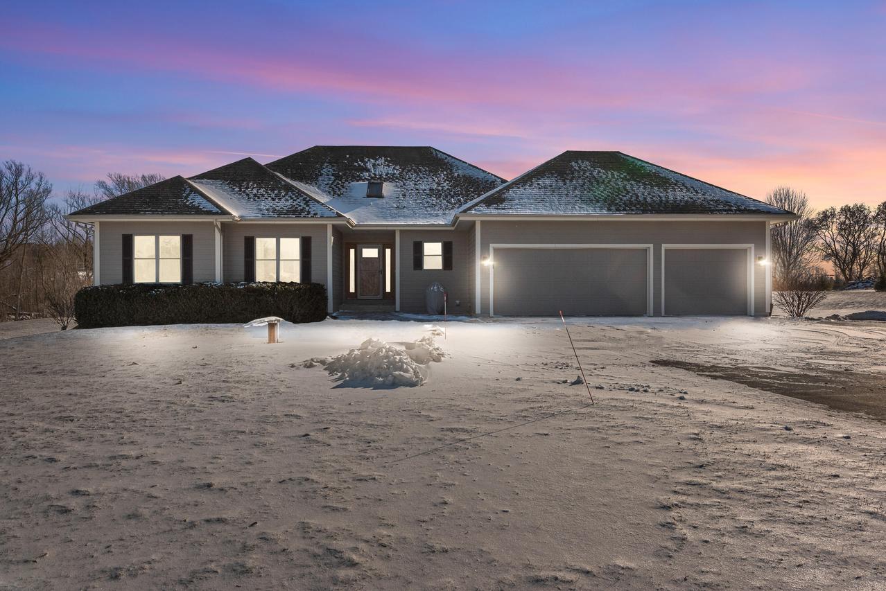 N5372 Loraine Ct, Fredonia, WI 53021