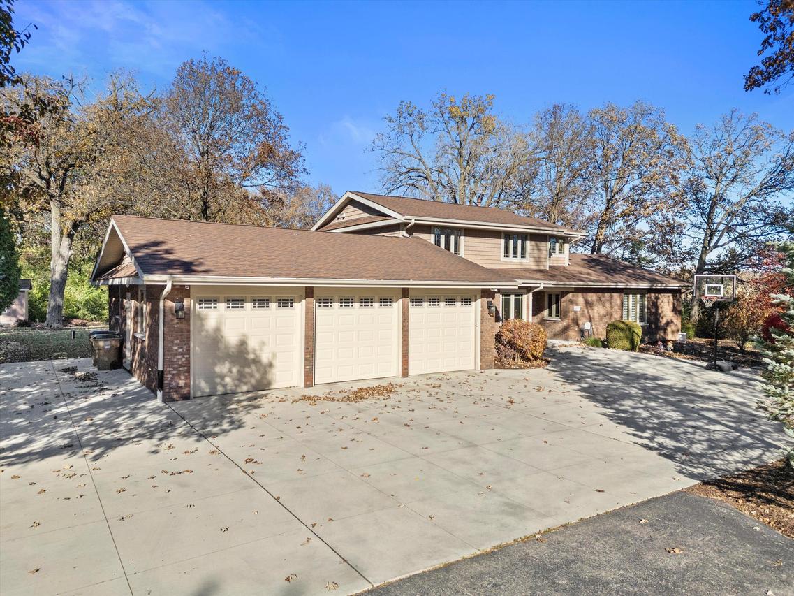 8400 122nd St, Pleasant Prairie, WI 53158