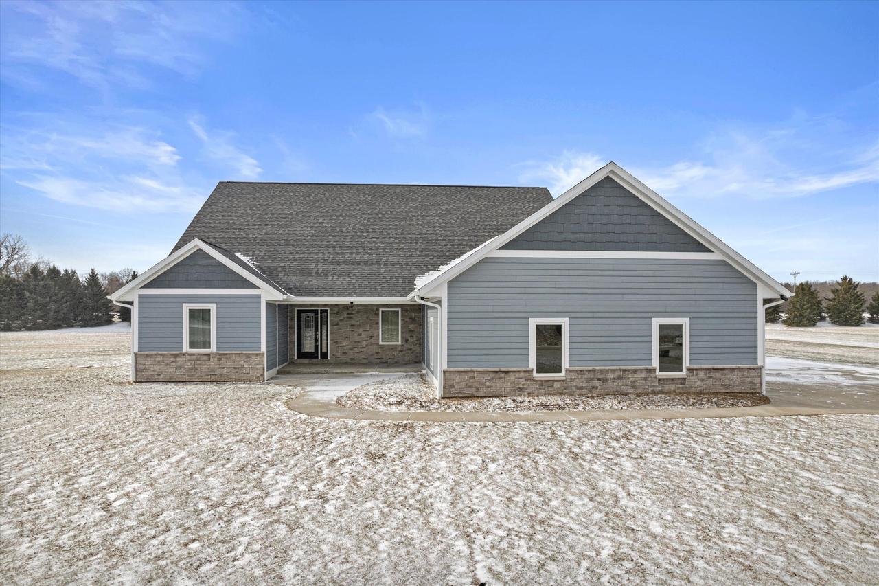 W399S10935 Connor Dr, Eagle, WI 53119
