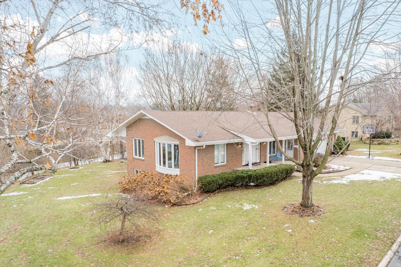 225 N Concord Ave, Watertown, WI 53094