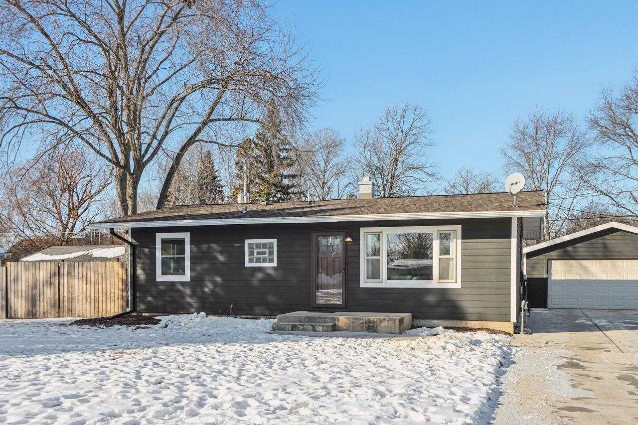 N51W14296 Lancaster Ave, Menomonee Falls, WI 53051