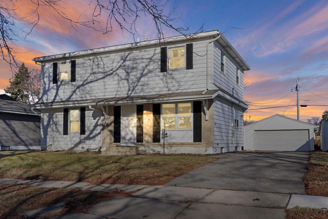 1926 88th St, Kenosha, WI 53143