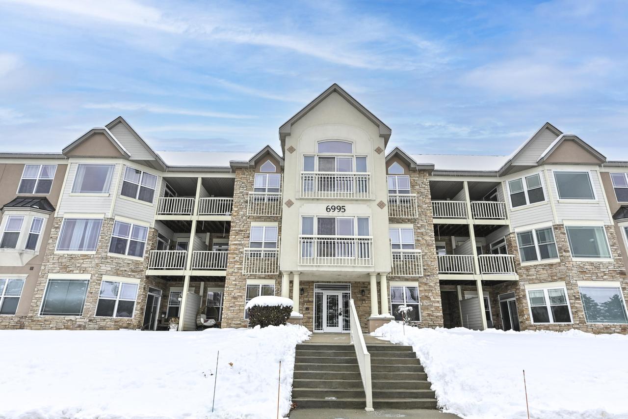 6995 S Riverwood Blvd #210, Franklin, WI 53132