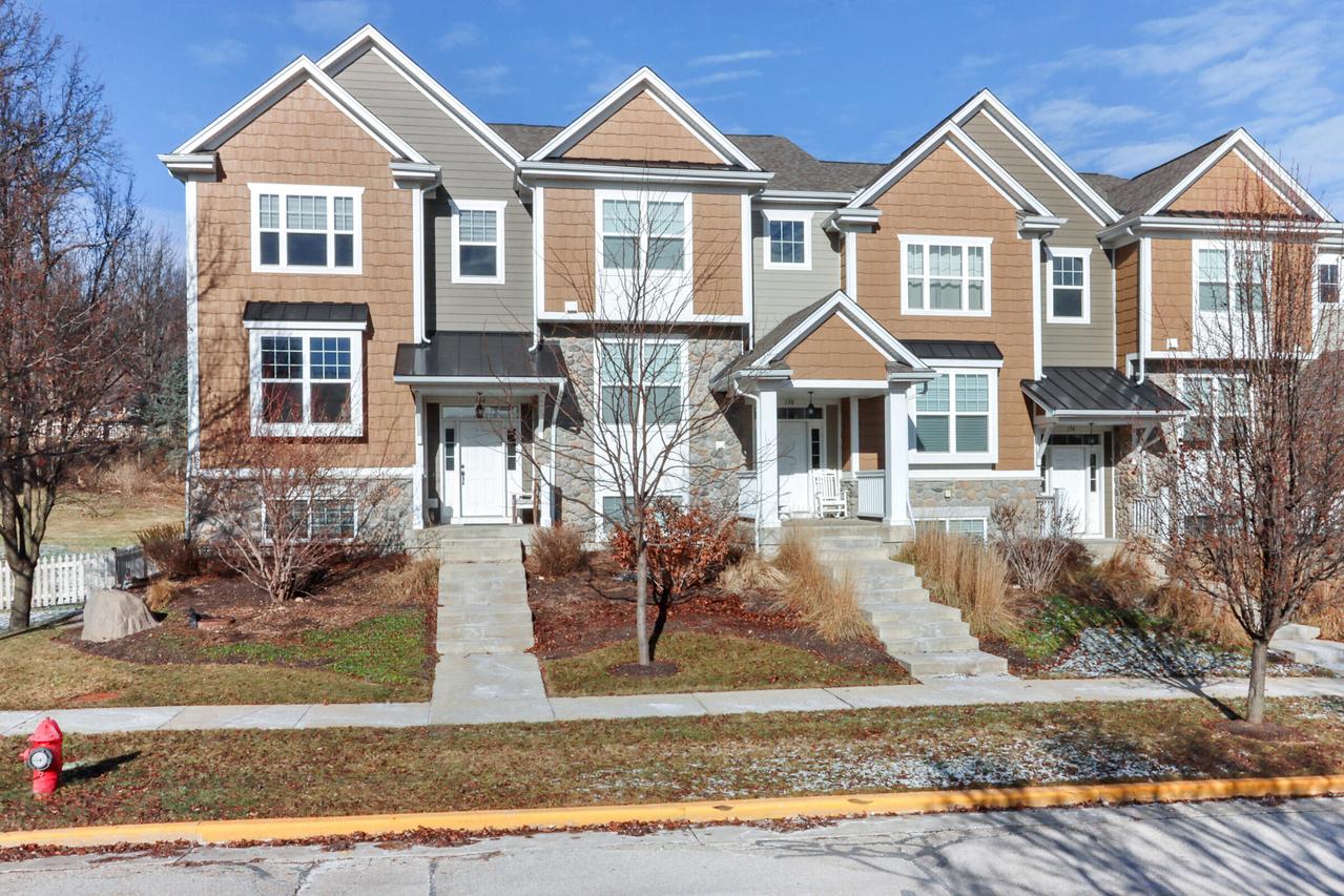 170 3rd Ave, Fontana, WI 53125