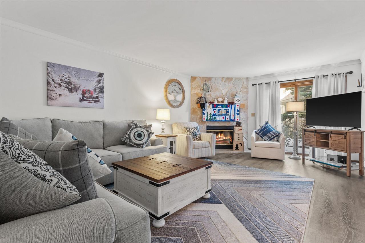 N34W23844 Grace Ave #B, Pewaukee, WI 53072