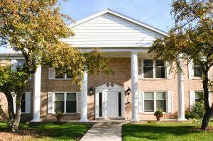 937 W Heritage Ct #201, Mequon, WI 53092