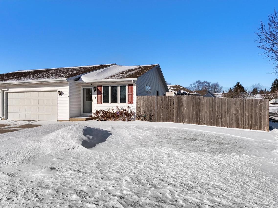 1102 E Cedar Ave, Manitowoc, WI 54220