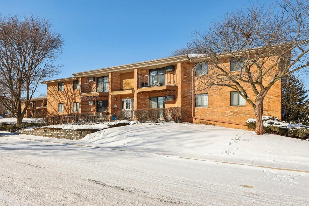 4417 S Greenridge Cir #Unit G, Greenfield, WI 53220