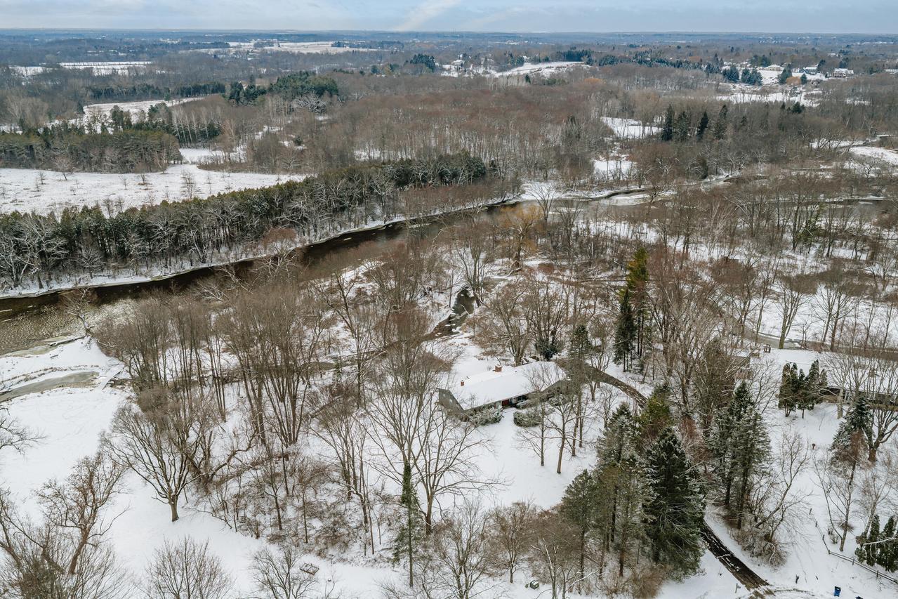 707 Kimberly Ct, Grafton, WI 53024