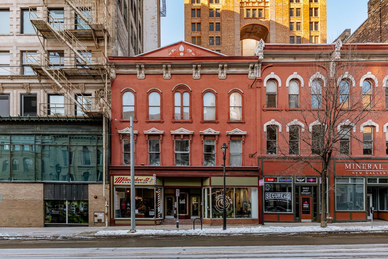 715 N Milwaukee St #305, Milwaukee, WI 53202