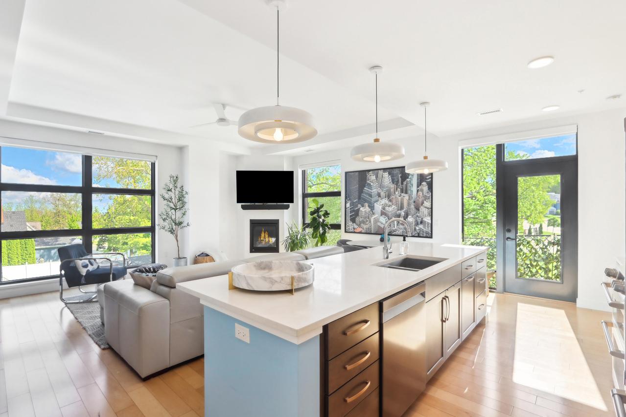 215 E Pleasant St #312, Oconomowoc, WI 53066