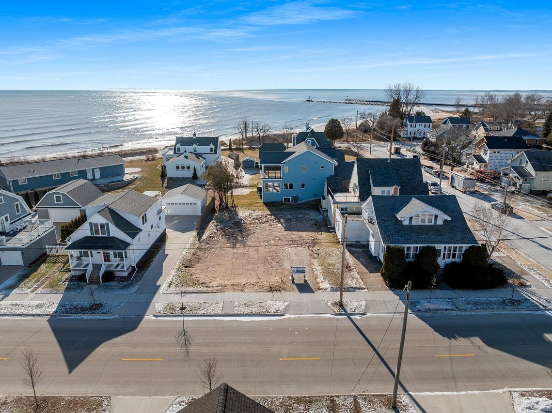 911 17th St, Two Rivers, WI 54241