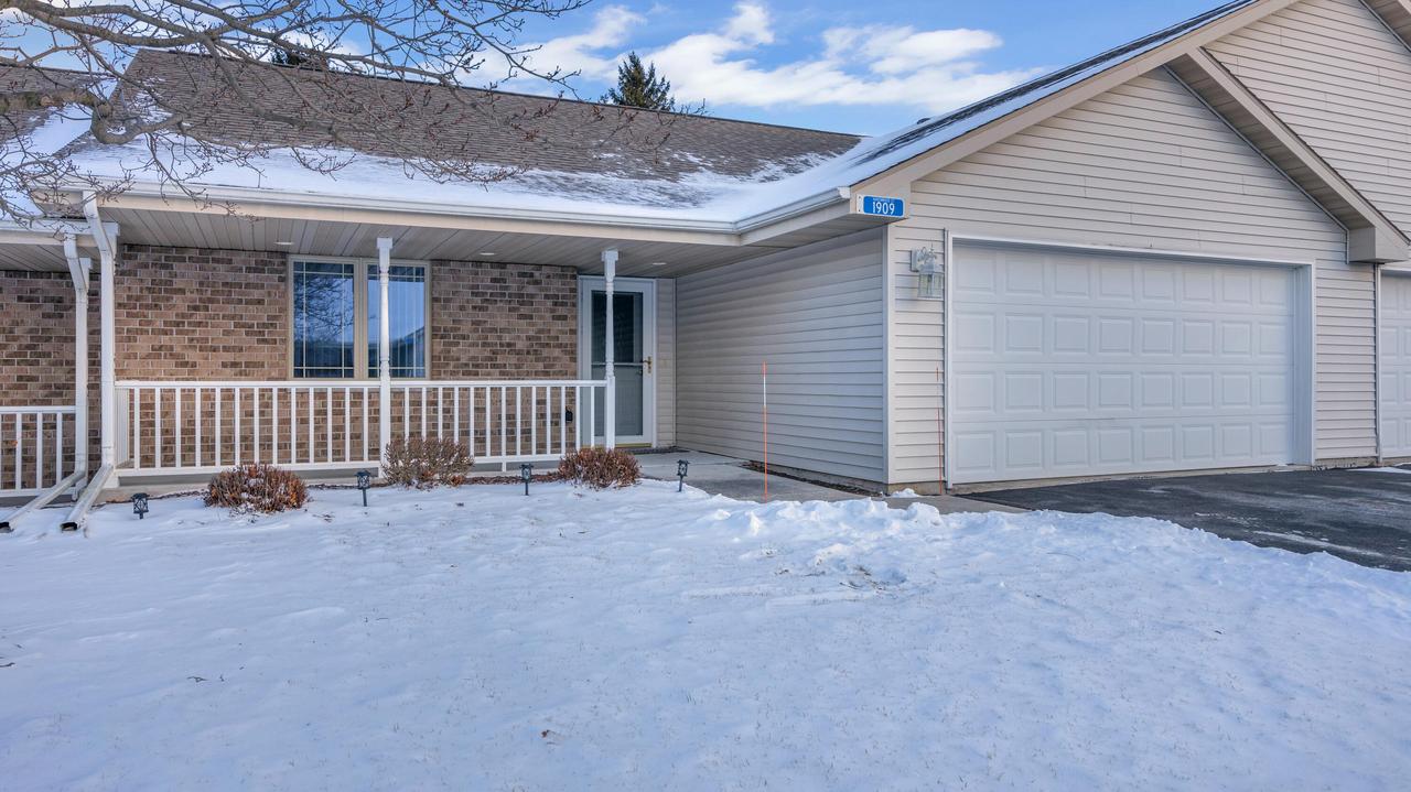 1909 Havenwood Ct, Sheboygan, WI 53081