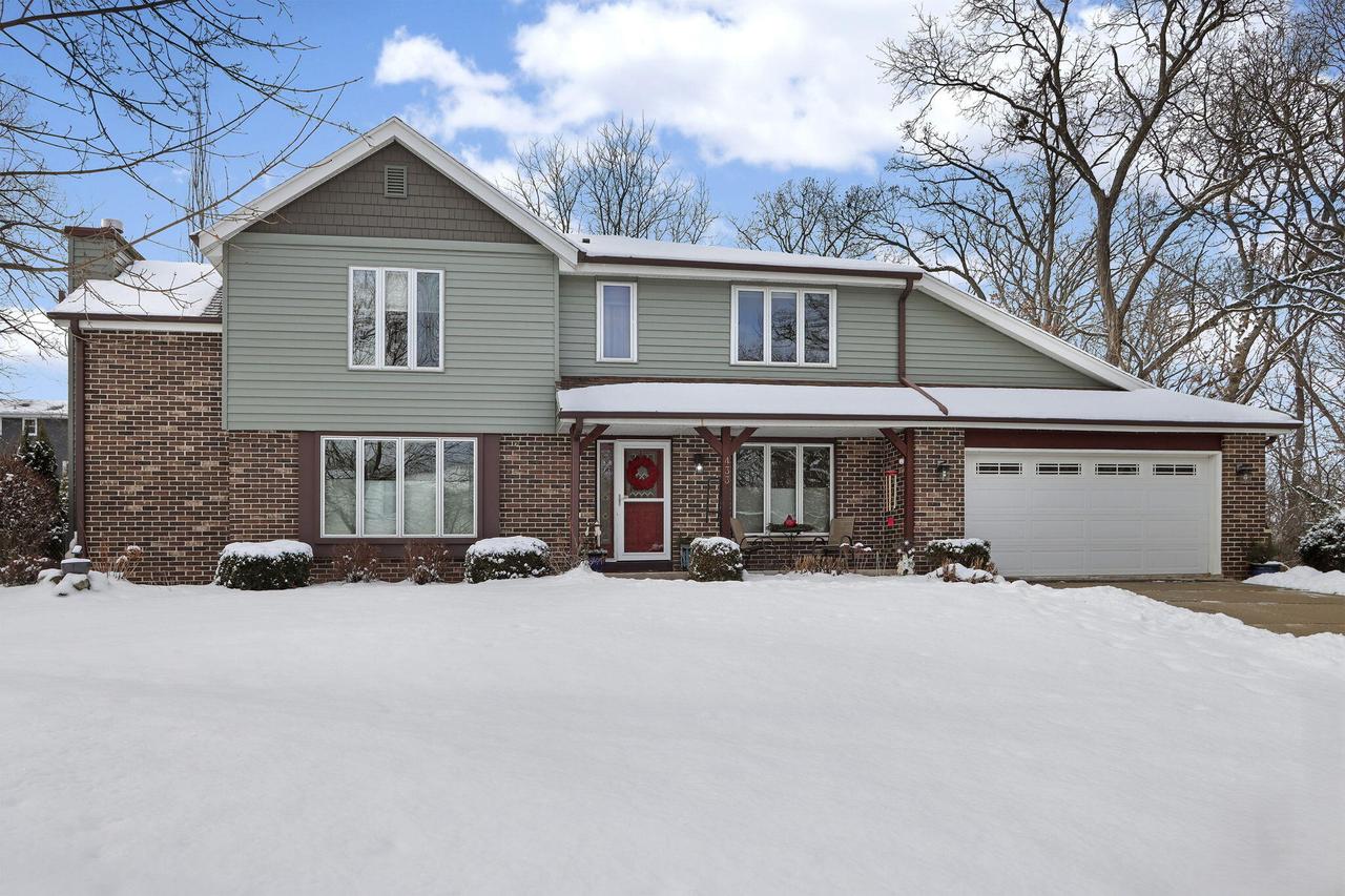 433 Robins Run, Burlington, WI 53105