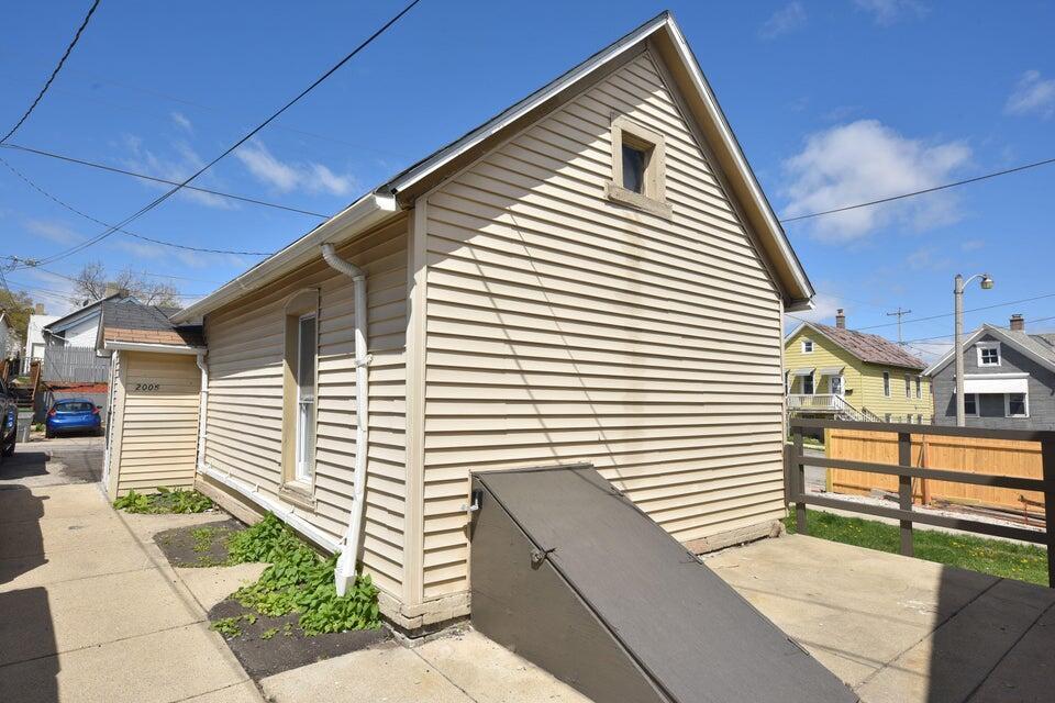 2005 S 7th St, Milwaukee, WI 53204