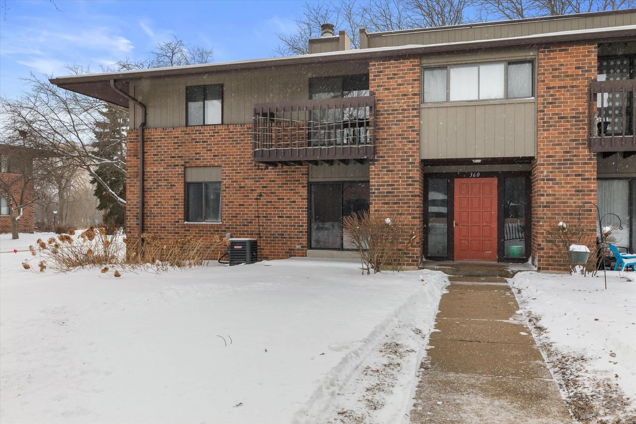 360 Park Hill #C, Pewaukee, WI 53072