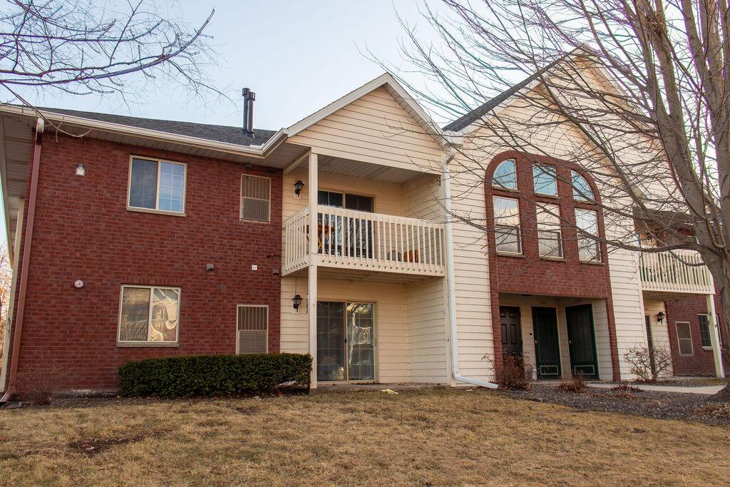 1978 Parknoll Ln, Port Washington, WI 53074