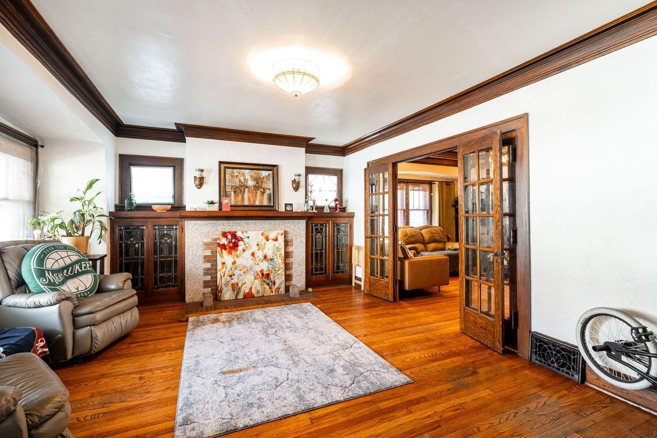 1429 S 79th St, West Allis, WI 53214