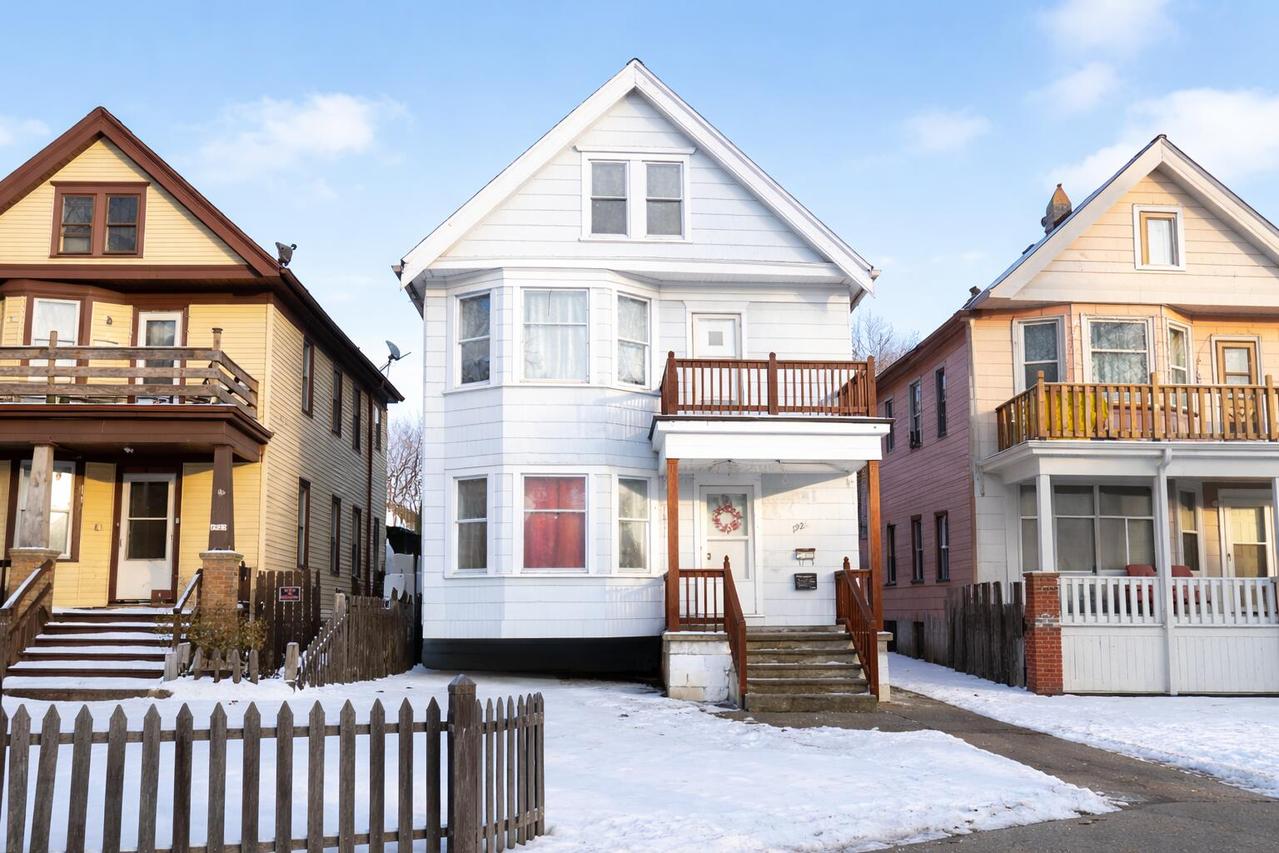 1926 S 20th St, Milwaukee, WI 53204