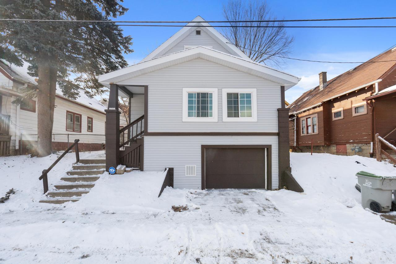 3709 N 2nd Ln, Milwaukee, WI 53212