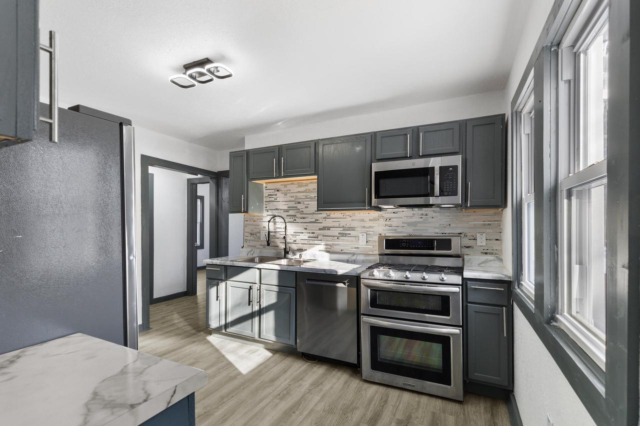 3709 N 2nd Ln, Milwaukee, WI 53212