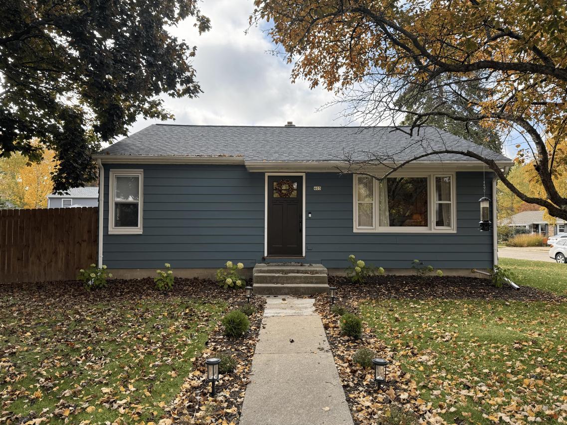 405 Coolidge St, Oconomowoc, WI 53066